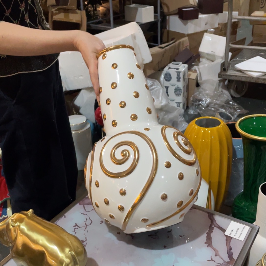 陶瓷花瓶，家居摆件。