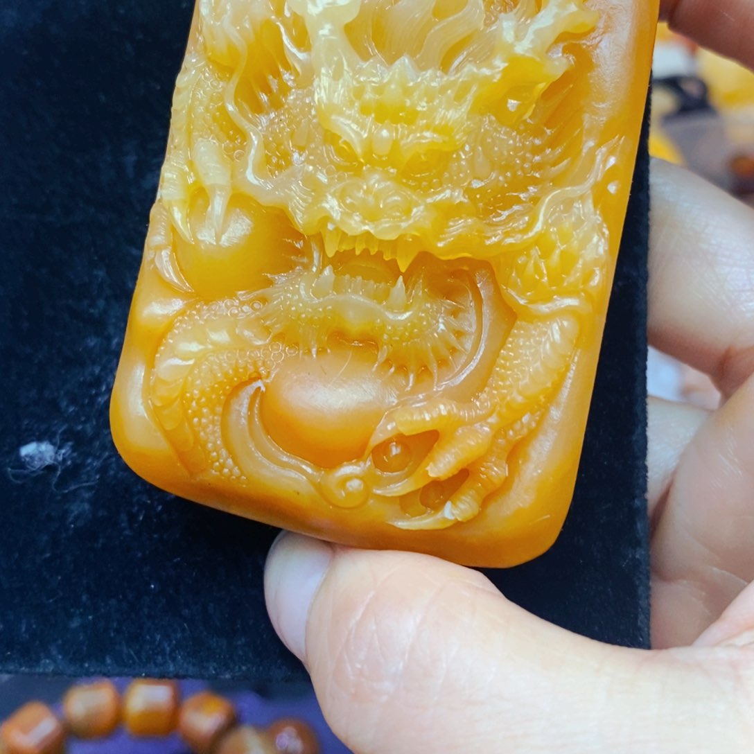 未镶嵌石英质玉（黄龙玉）颈饰