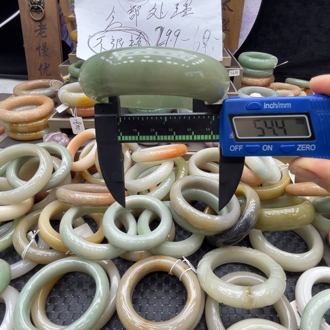 石英质玉未镶嵌手镯