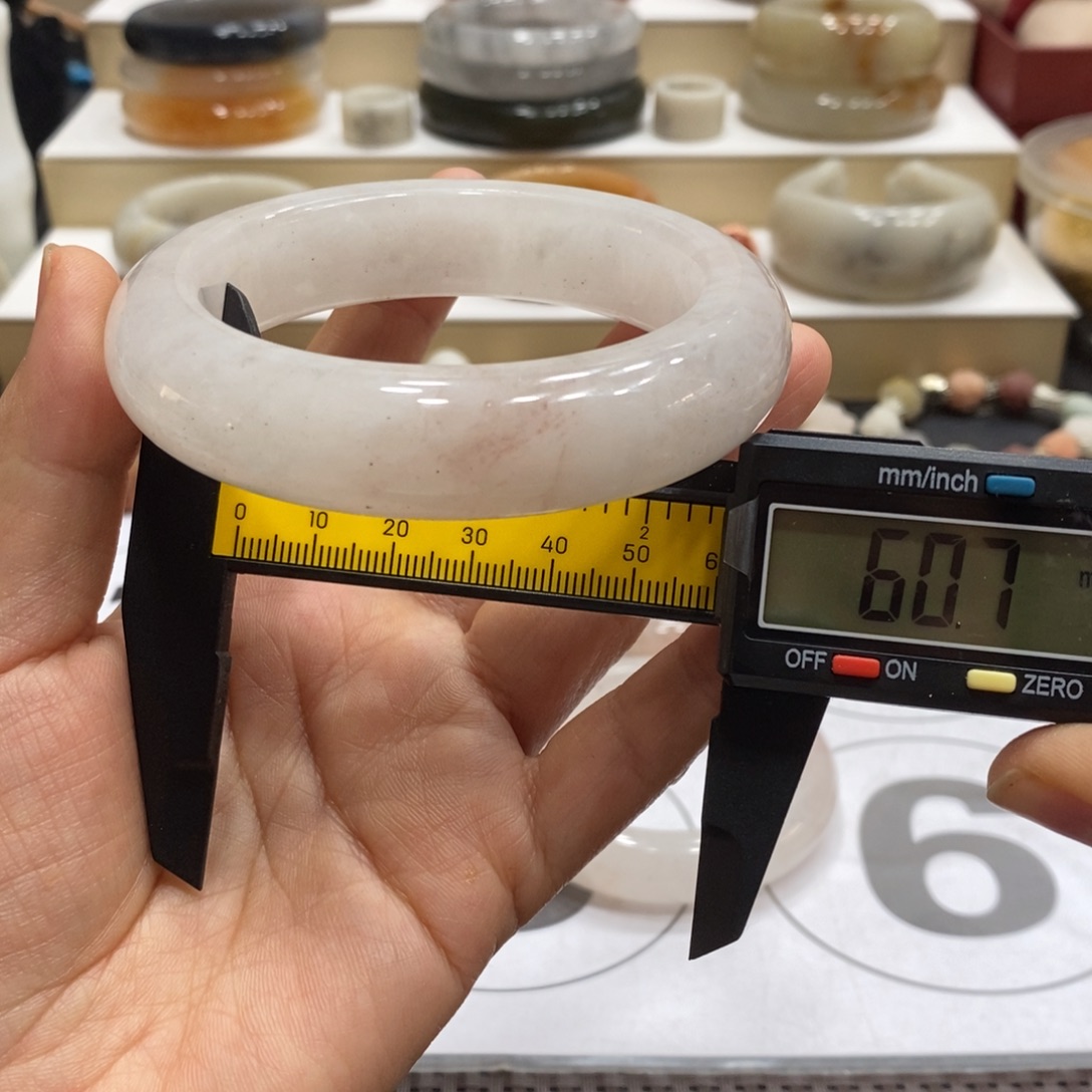 石英质玉未镶嵌手镯
