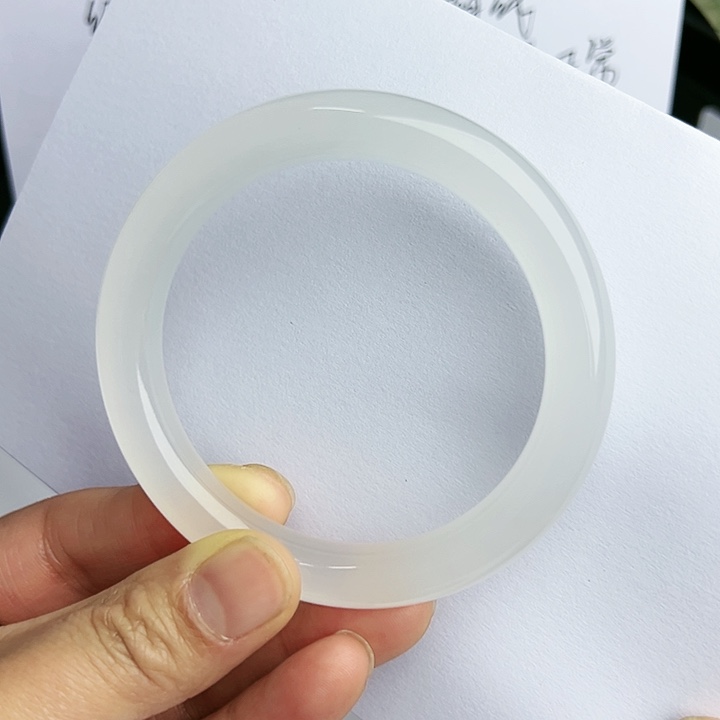 【闪购商品】石英质玉手镯未镶嵌