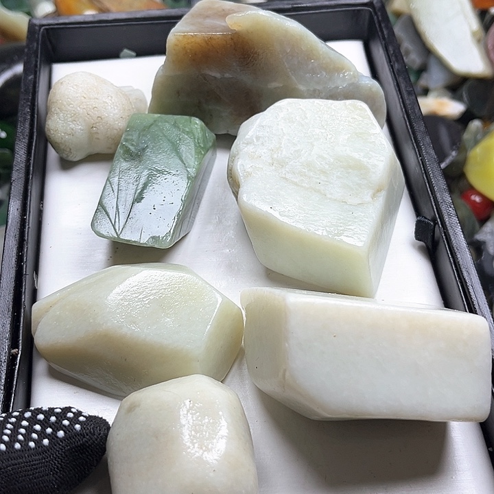 和田玉（糖玉）和田玉边角料9K金镶嵌用****5