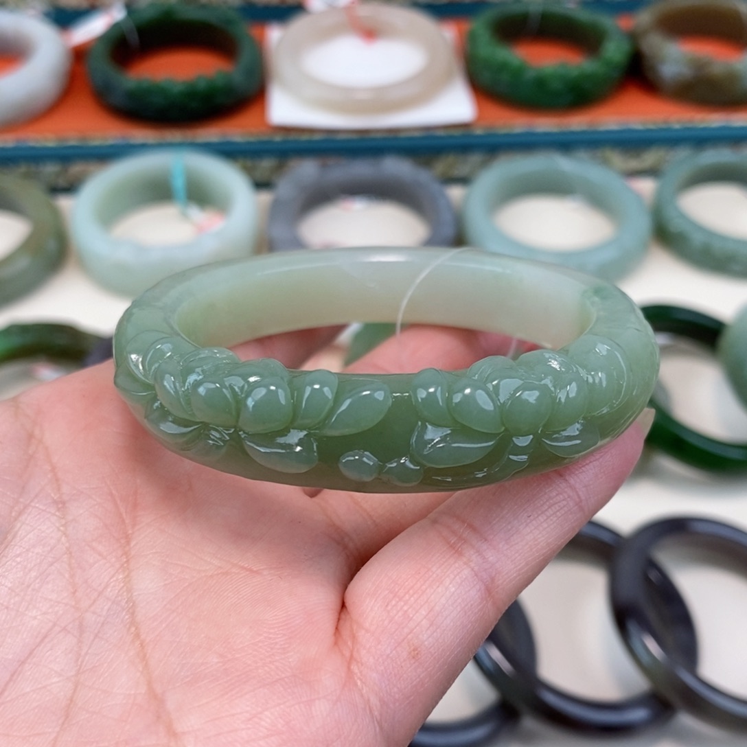 和田玉未镶嵌手镯