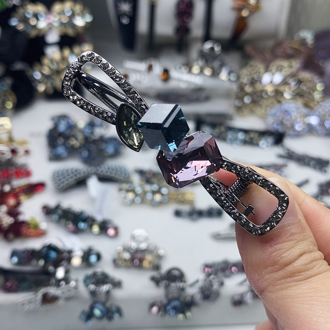 仿水晶合金鸭夹六