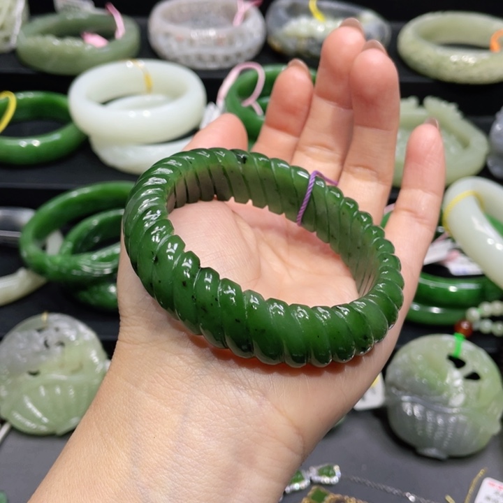 和田玉手镯56圈口 编号69未镶嵌