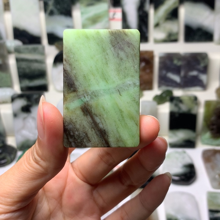 独山玉未镶嵌颈饰