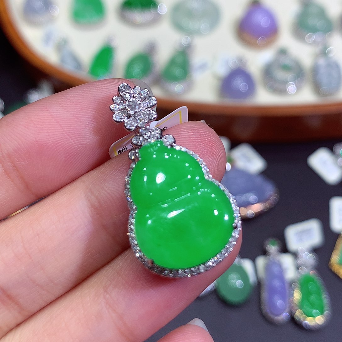 翡翠吊坠(不含链)18K金镶嵌