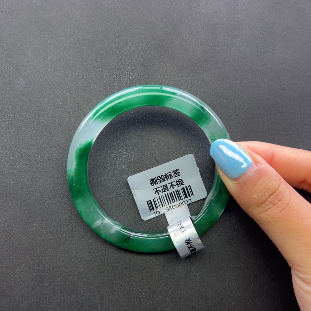 石英质玉未镶嵌手镯+周周53