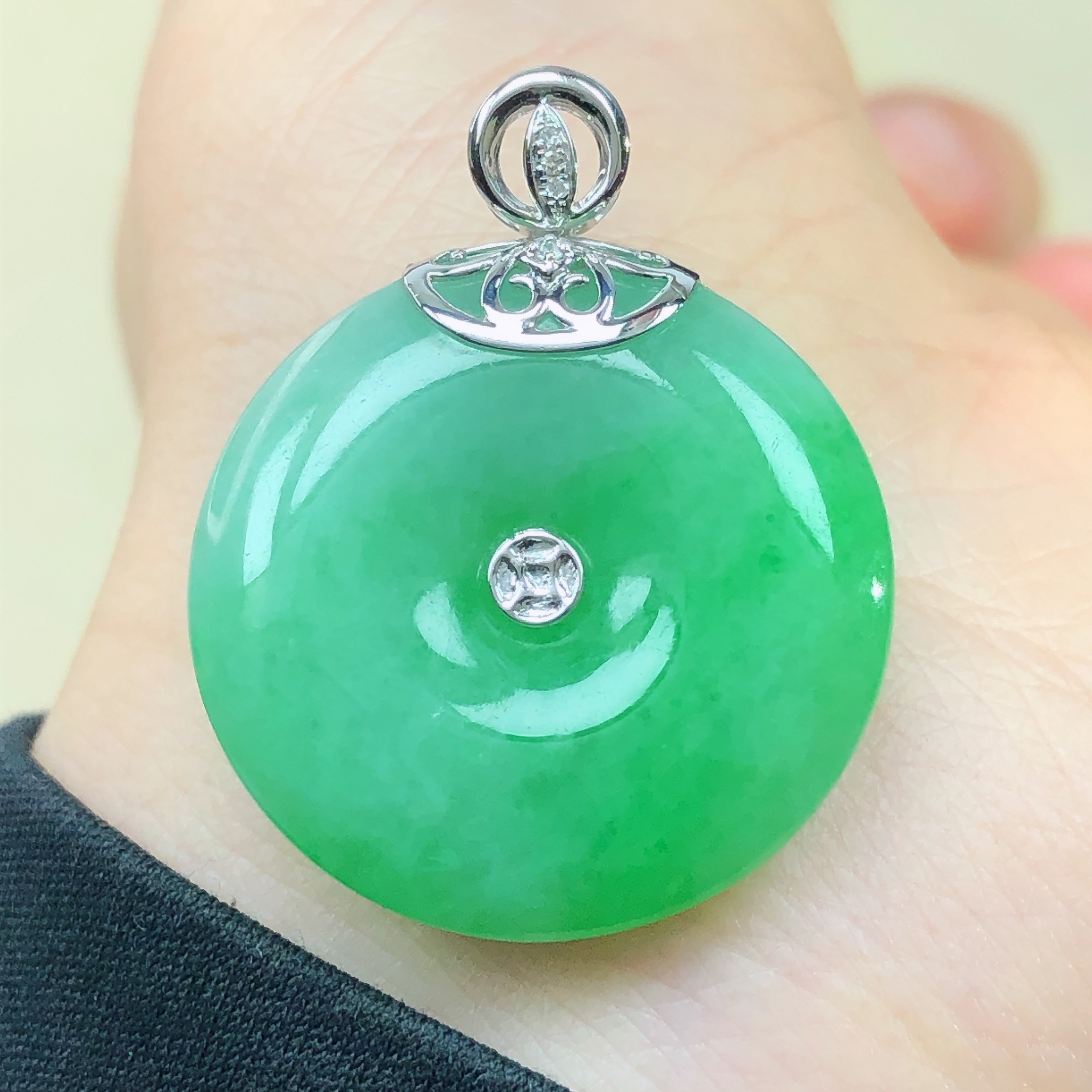 18k金镶嵌缅甸天然a货翡翠珠宝玉石高端阳绿平安扣吊坠女直播间11