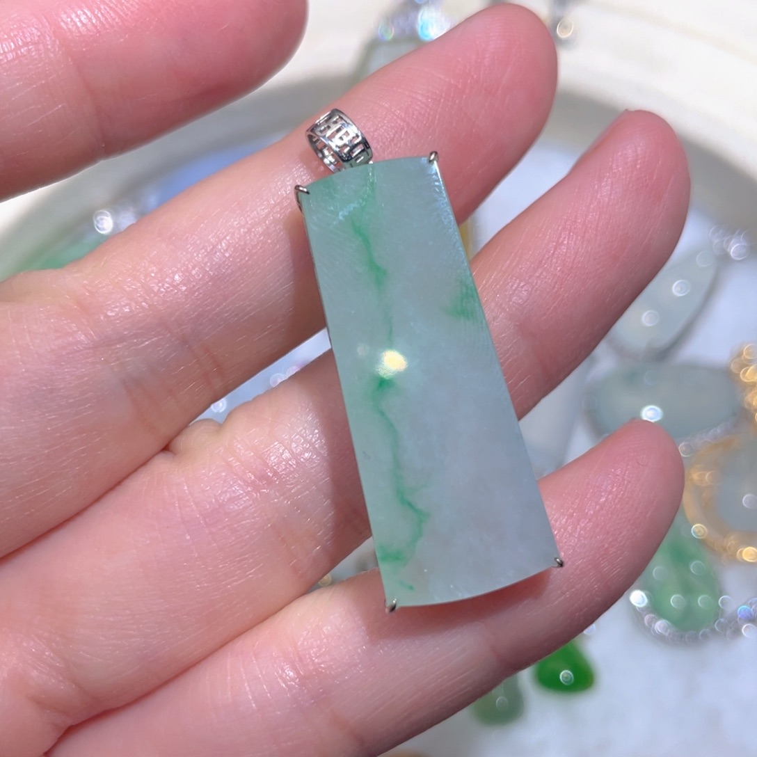 翡翠颈饰18K金镶嵌翡翠