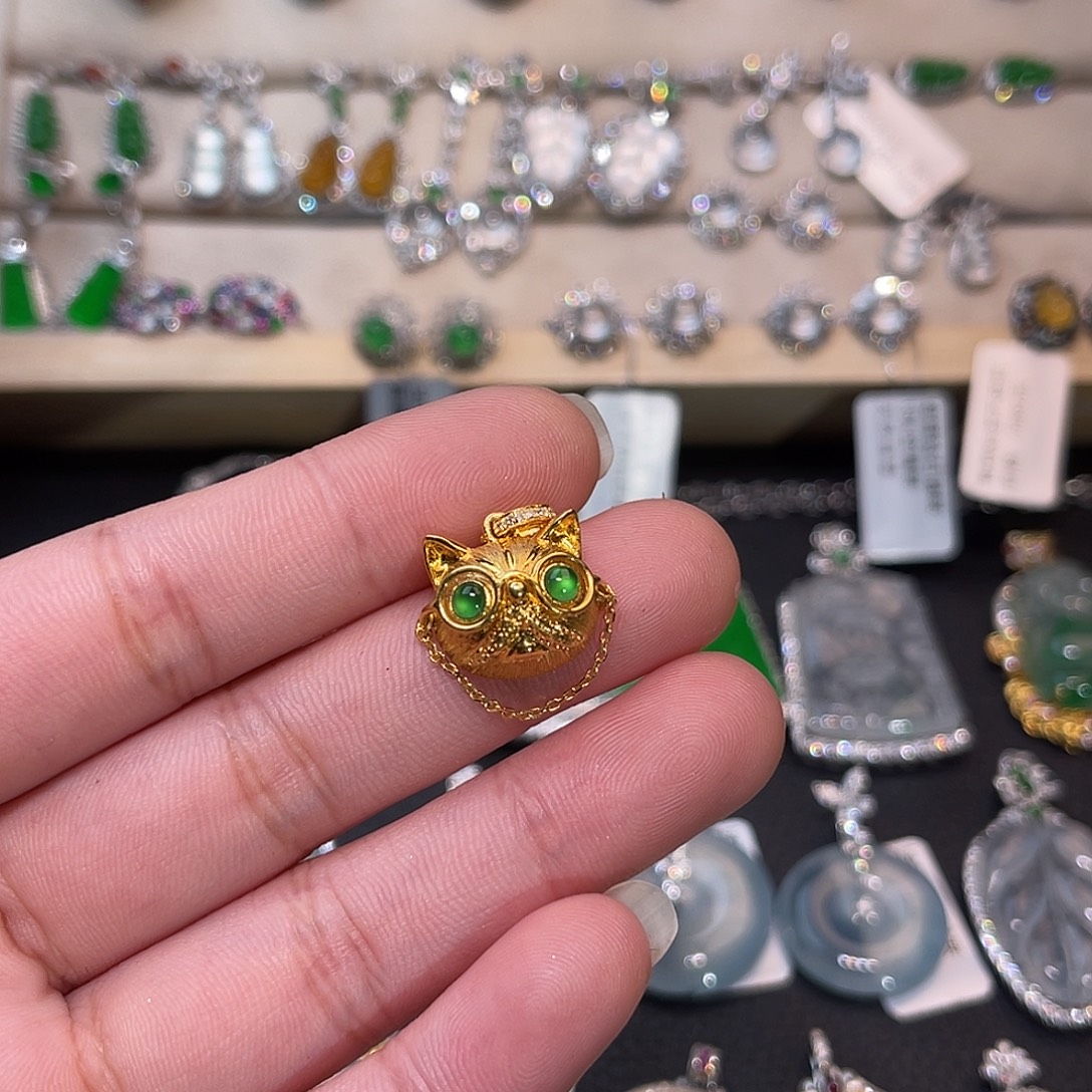 翡翠18K金镶嵌颈饰猫