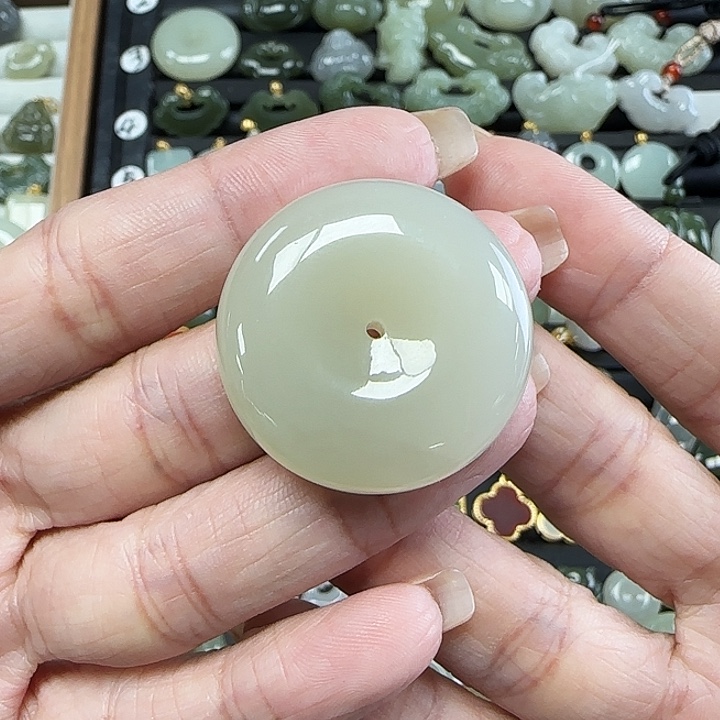 和田玉未镶嵌吊坠(不含链)