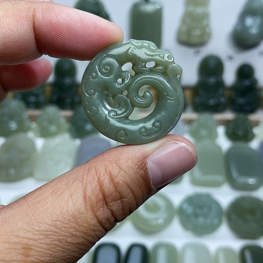 和田玉颈饰未镶嵌