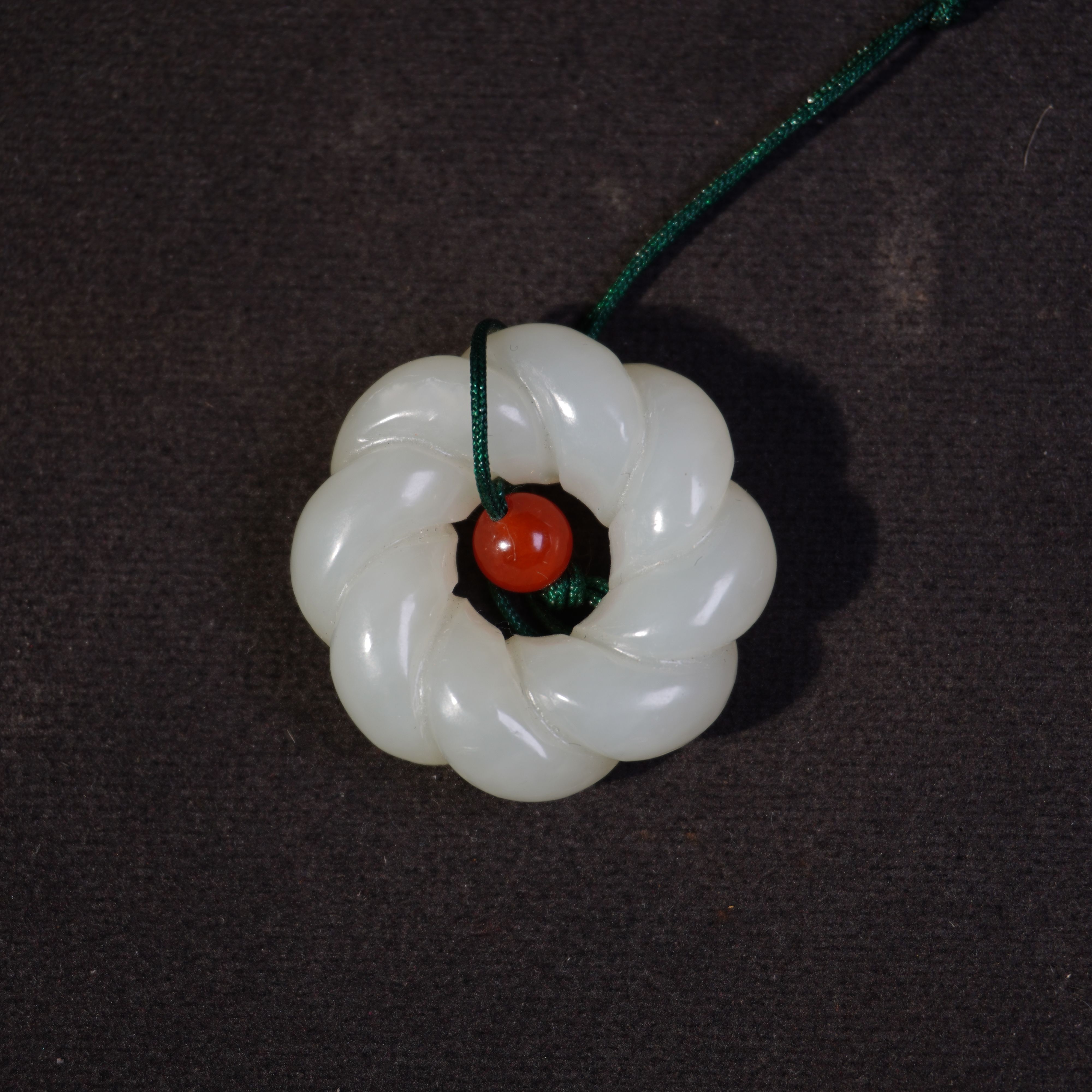 10SE29 清 和田玉绞丝玉环吊坠