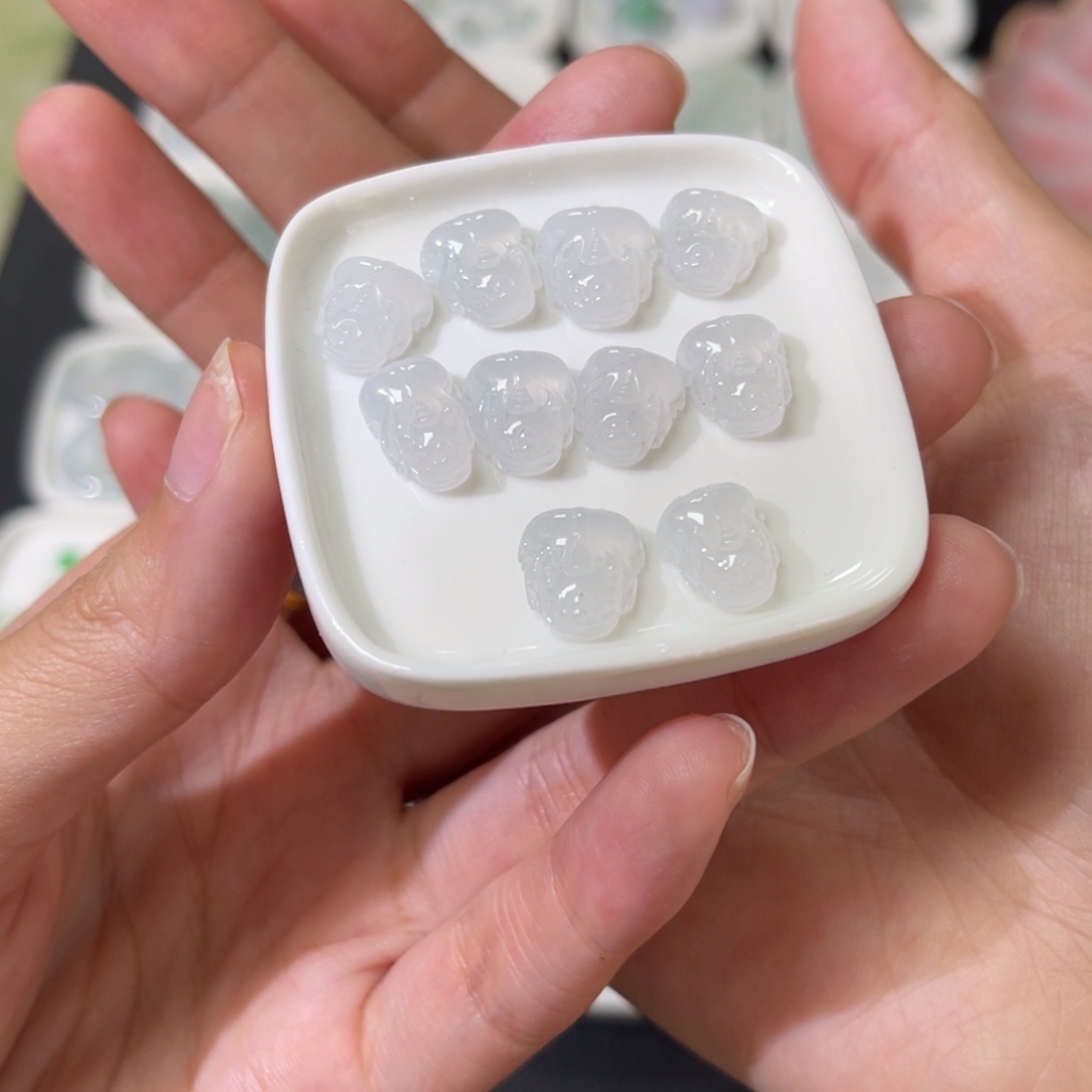 翡翠未镶嵌颈饰貔貅