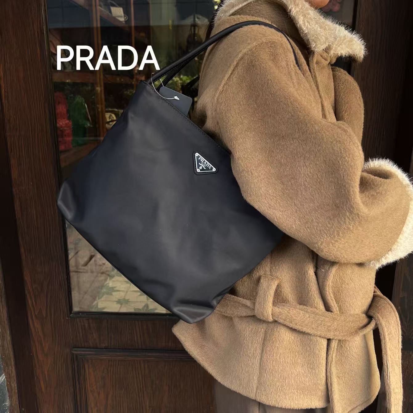 95新 Prada/普拉达 L292单根黑色纯色扣式腋下包95新//代卖服务
