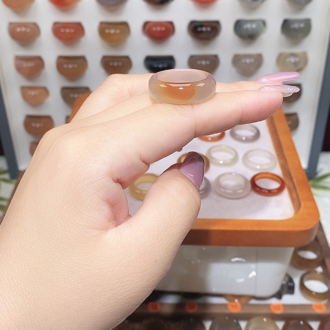 泼****玛瑙/玉髓未镶嵌戒指港18