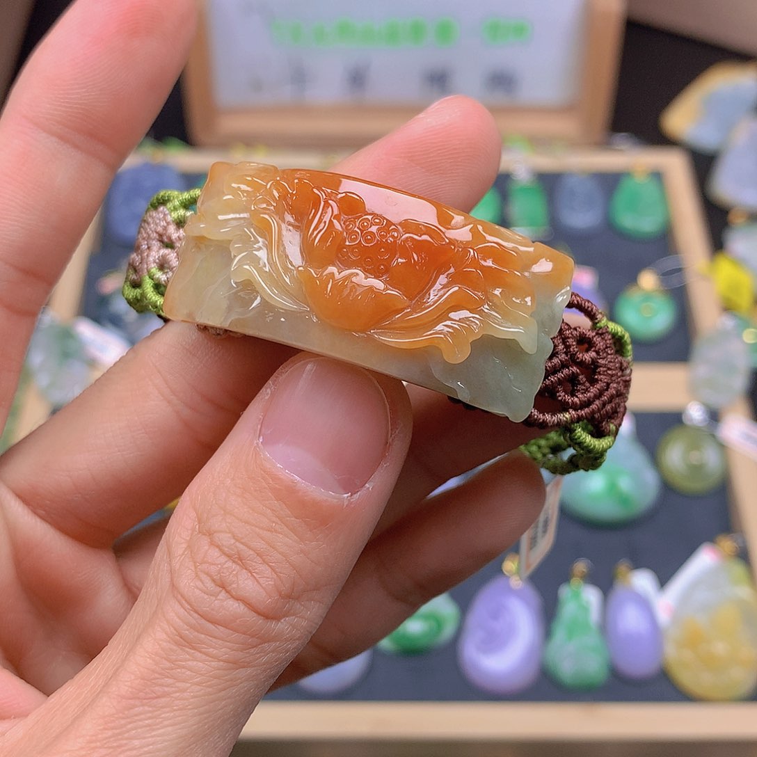 翡翠颈饰未镶嵌翡翠