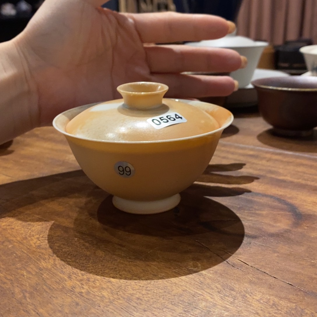 瑕疵陶瓷。             