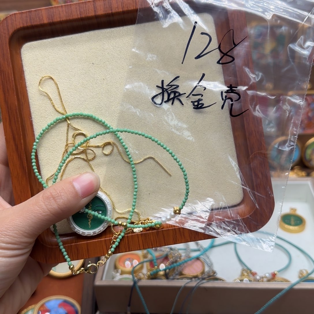 吊坠张*。古祥手绘唐卡