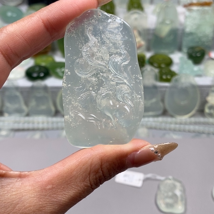 蛇纹石玉颈饰未镶嵌浮**金