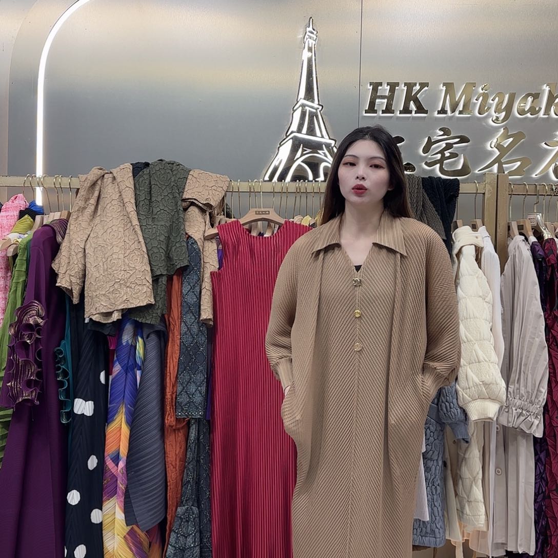 套头款咖色连衣裙