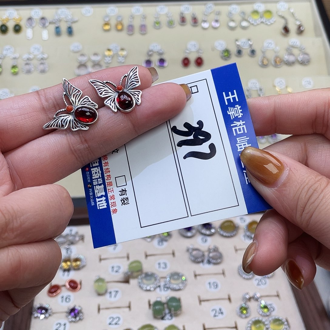 银S925镶嵌颈饰石榴石