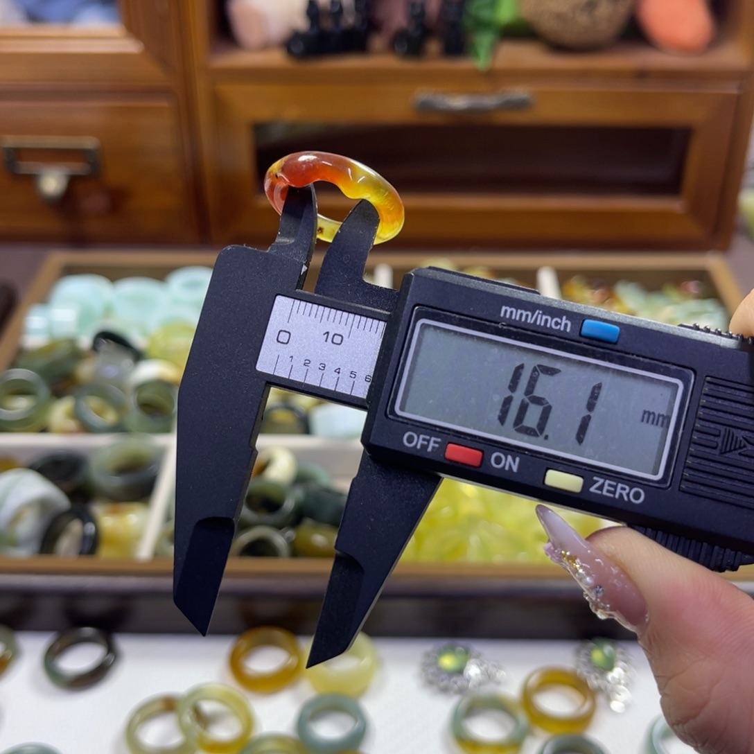 蛇纹石玉未镶嵌手镯142