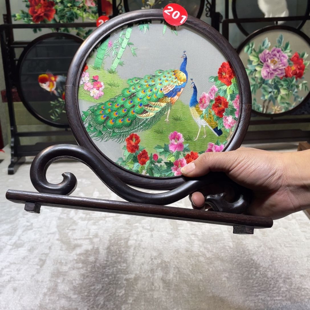 刺绣非遗传承摆件