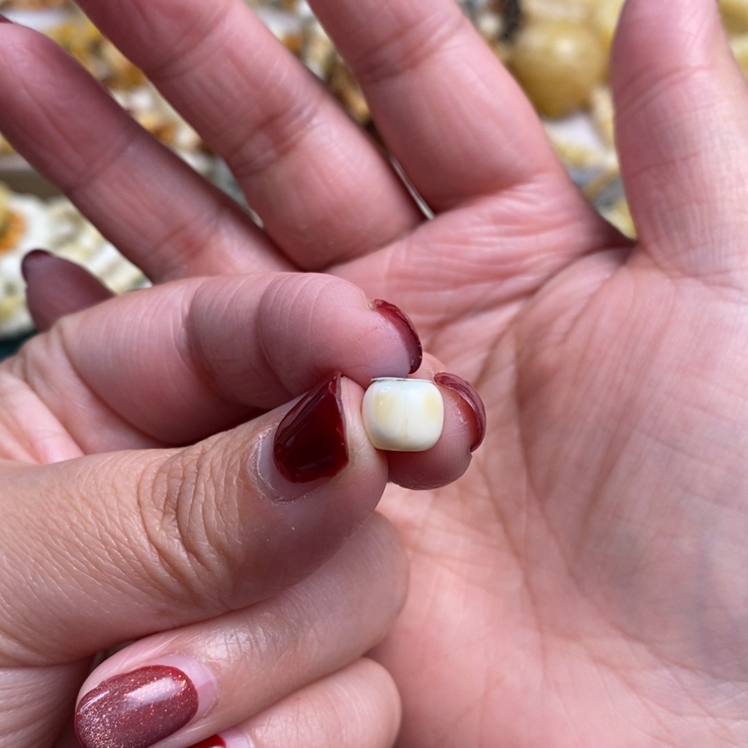 琥珀裸石未镶嵌瓷白老型单珠8×7