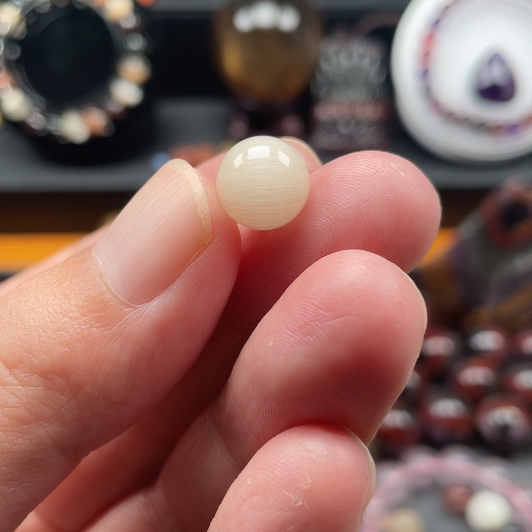 墨***兒颈饰未镶嵌水晶白兔毛吊坠