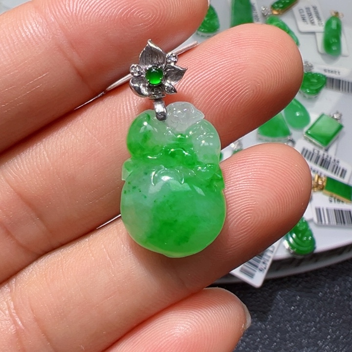 颈饰18K金镶嵌翡翠