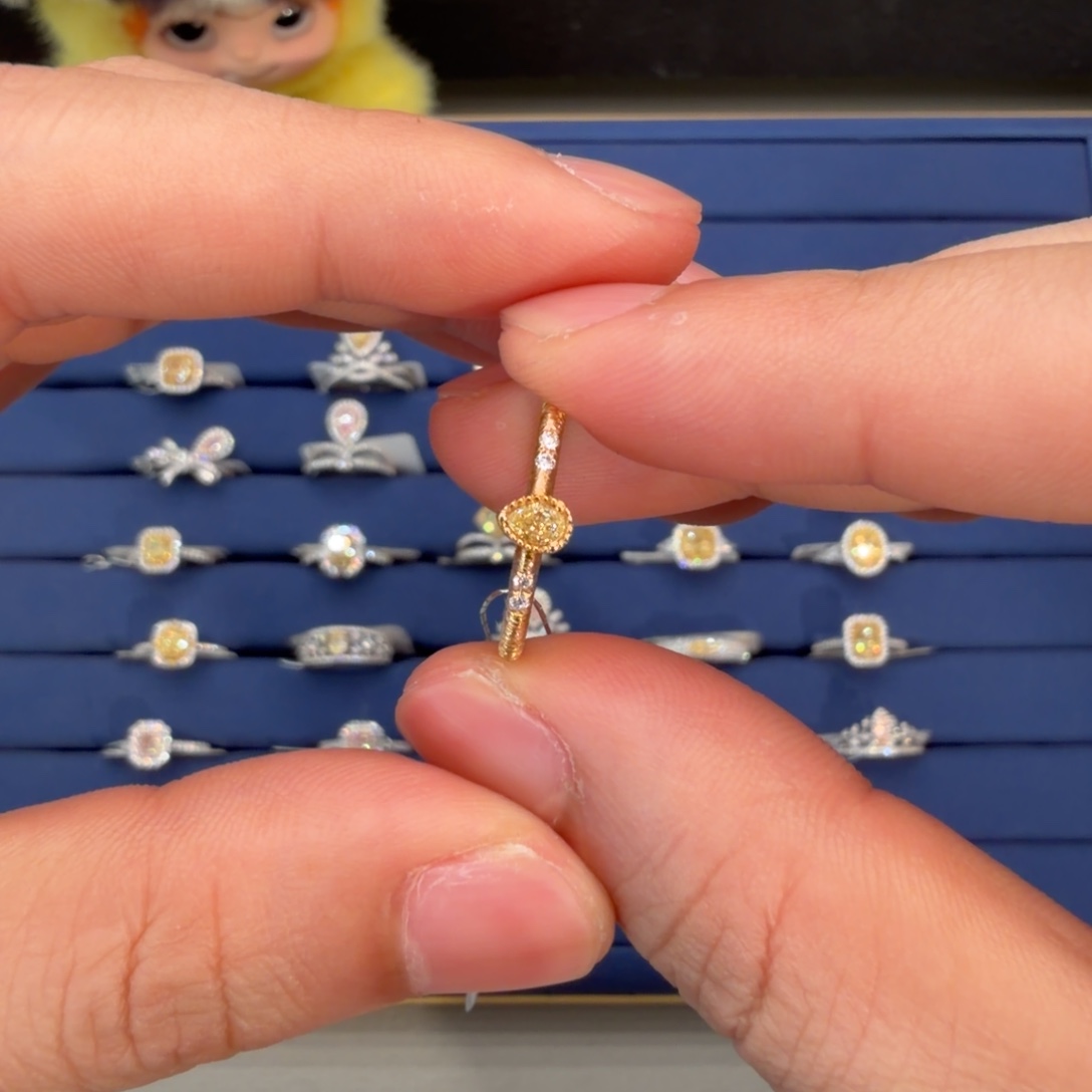 戒指/指环钻石18K金镶嵌黄钻戒指