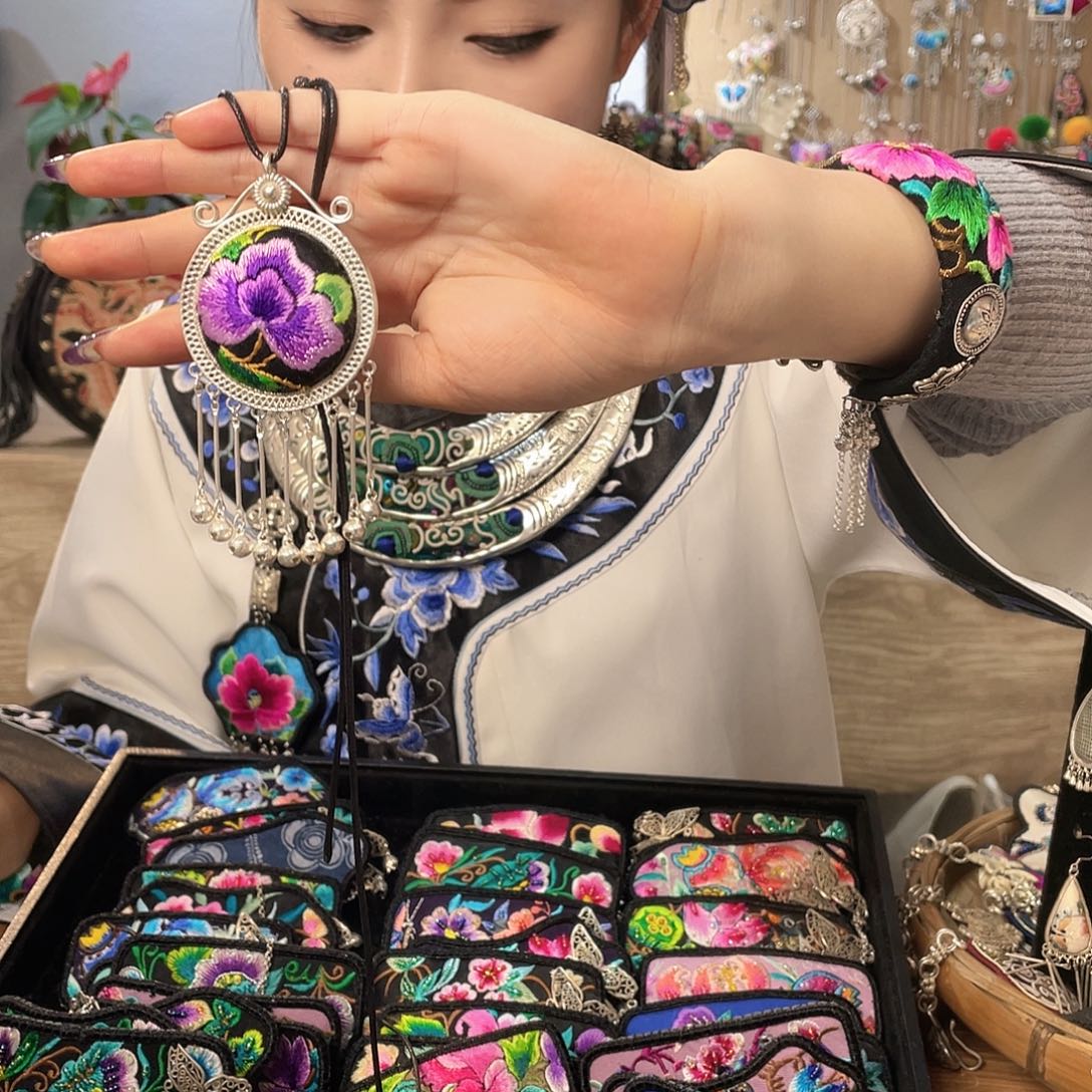 锆石纯铜合金吊坠