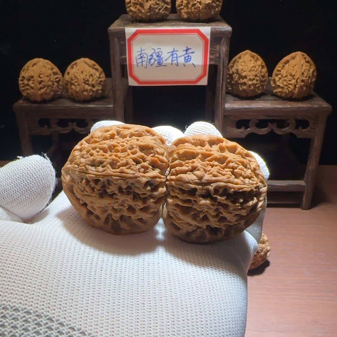 '***六吊坠文玩核桃44三角