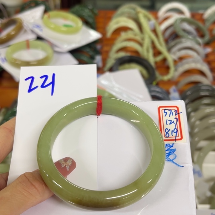 和田玉未镶嵌手镯