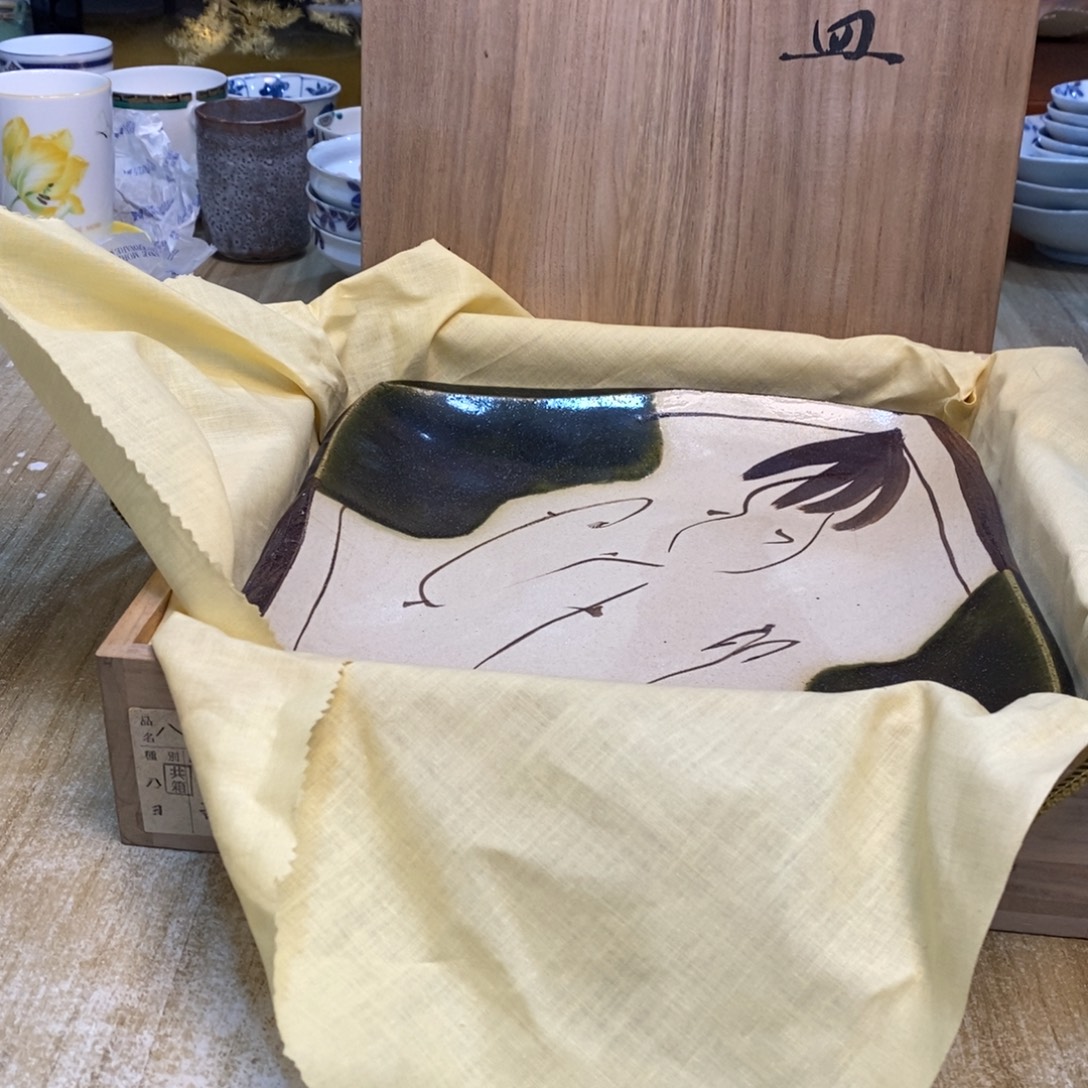 汤***哥易雅集工艺品有限公司