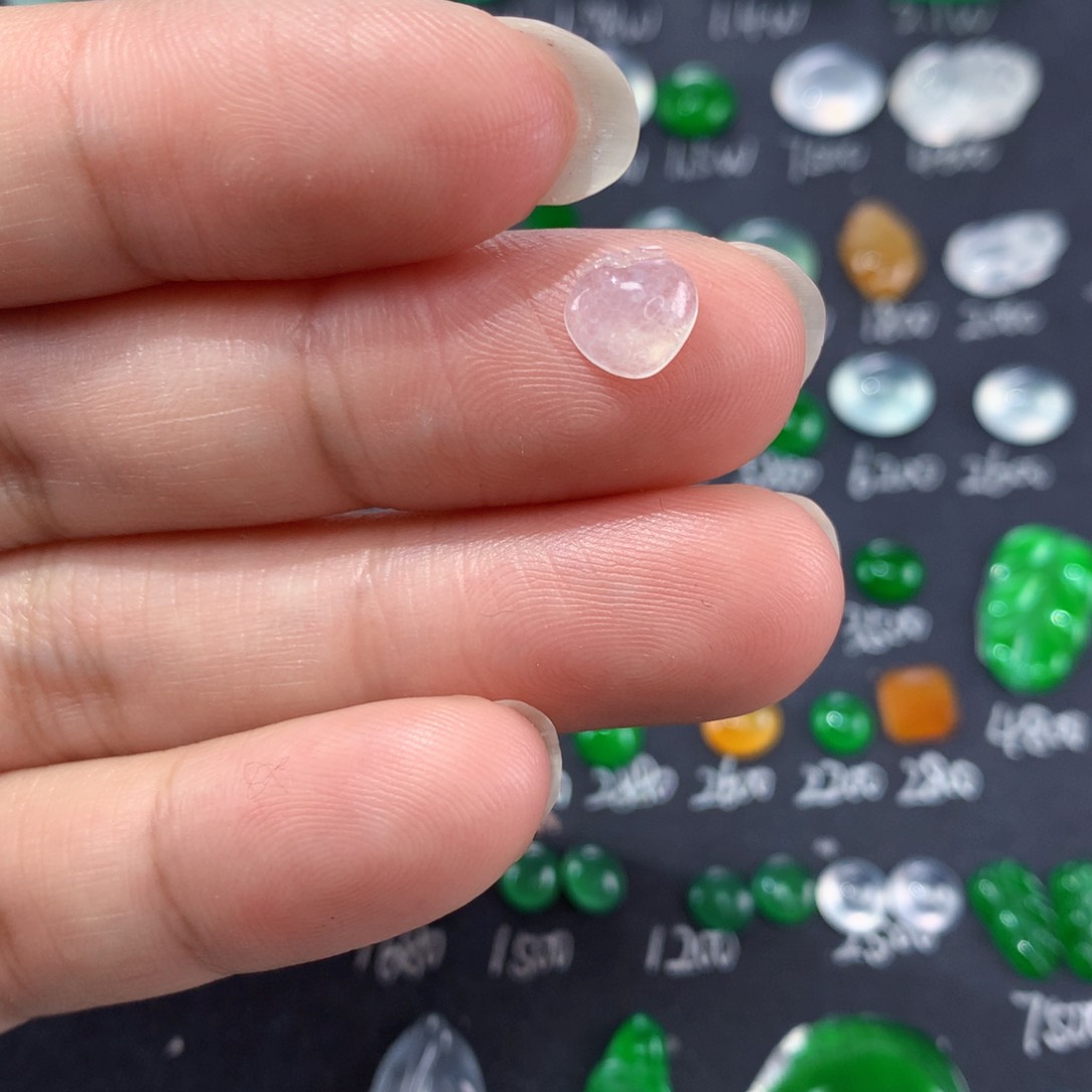 翡翠颈饰未镶嵌天然翡翠高冰草莓