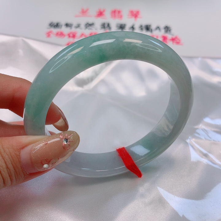 翡翠手镯未镶嵌好*喵55圈