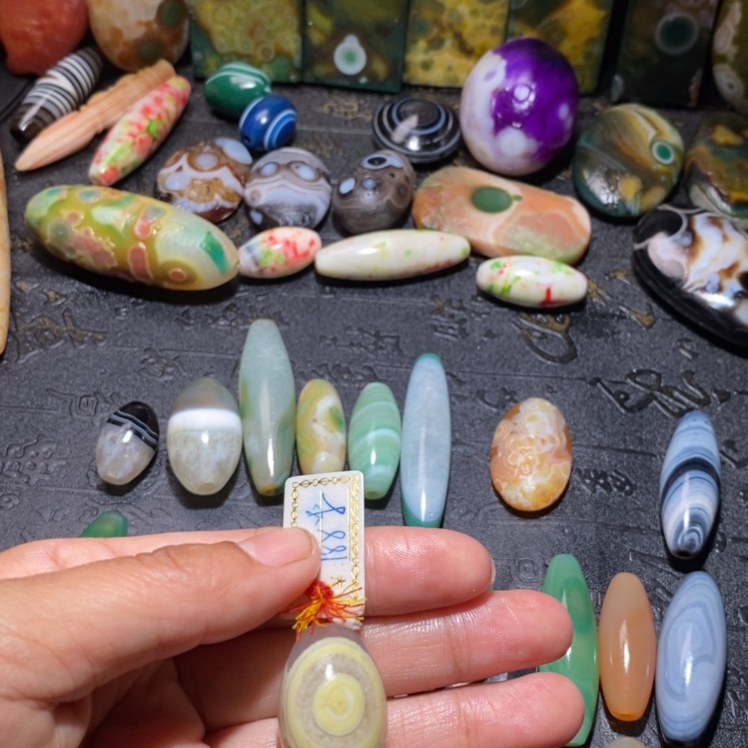 颈饰未镶嵌石英质玉福****?