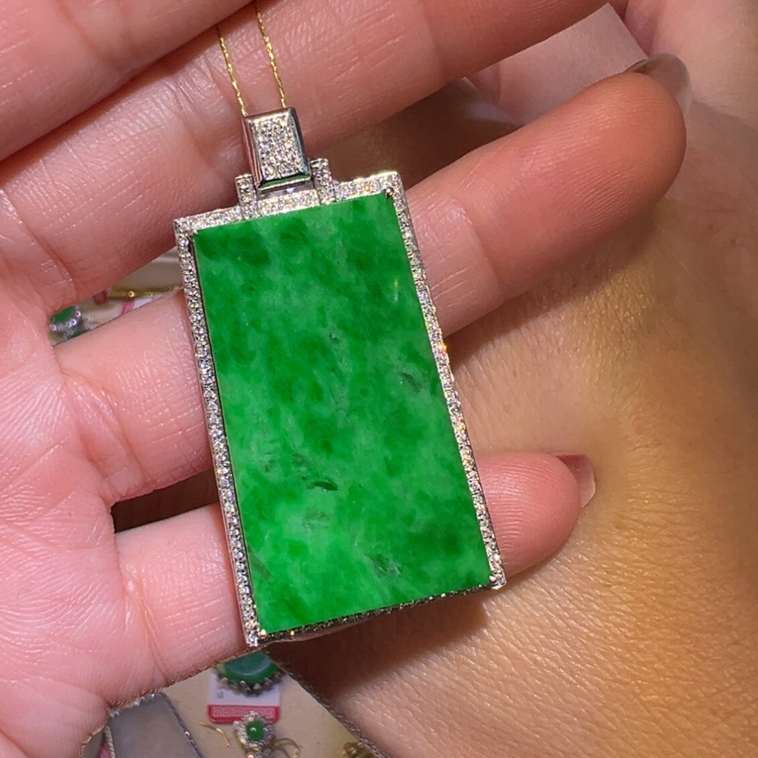 翡翠颈饰18K金镶嵌吊坠