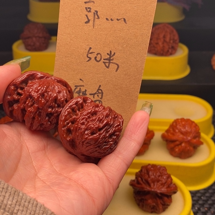 文玩核桃吊坠郭**。磨盘