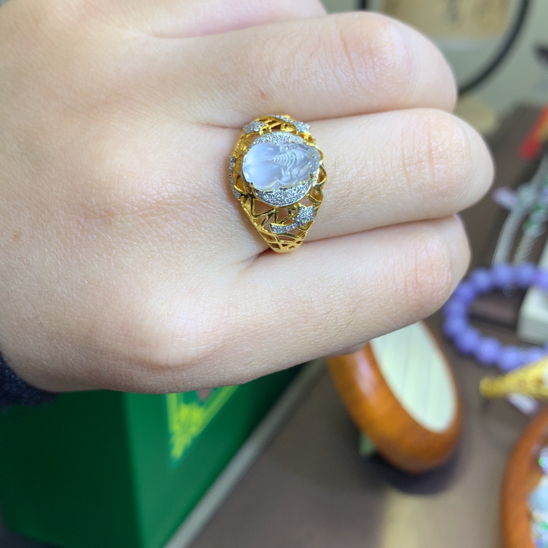 翡翠颈饰18K金镶嵌翡翠