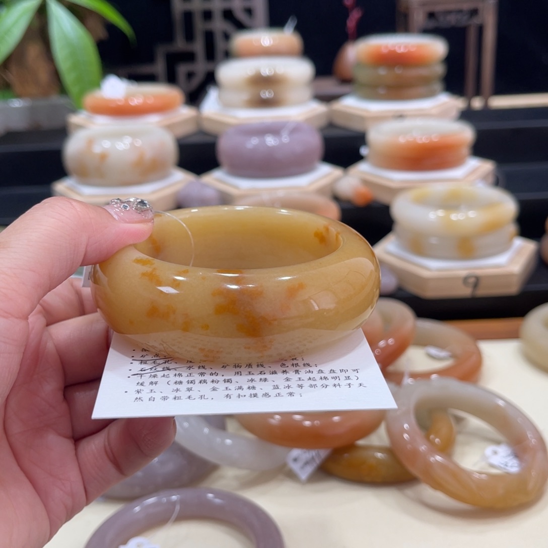 石英质玉手镯未镶嵌小*辣