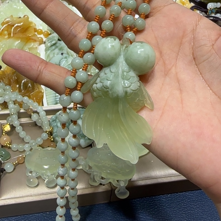 蛇纹石玉吊坠未镶嵌