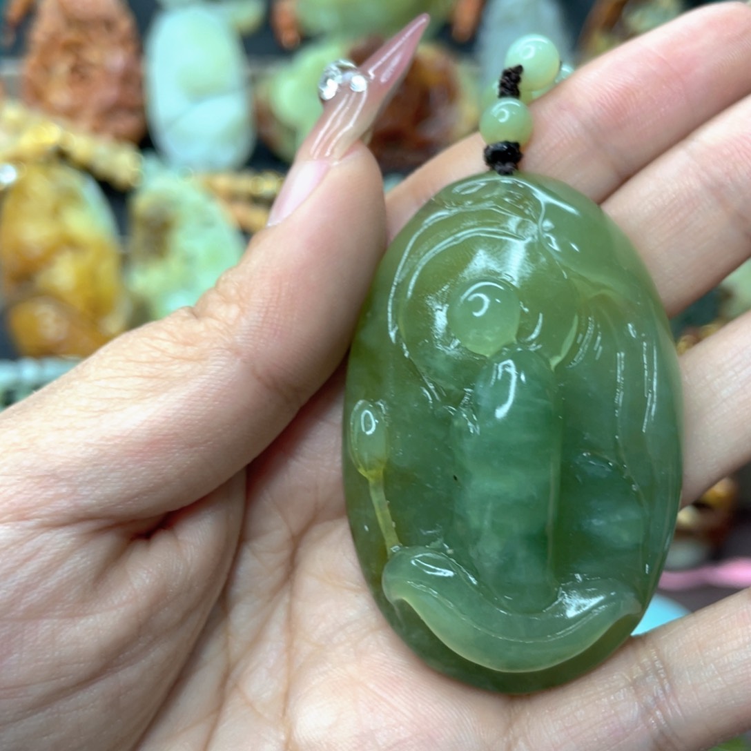 蛇纹石玉颈饰未镶嵌