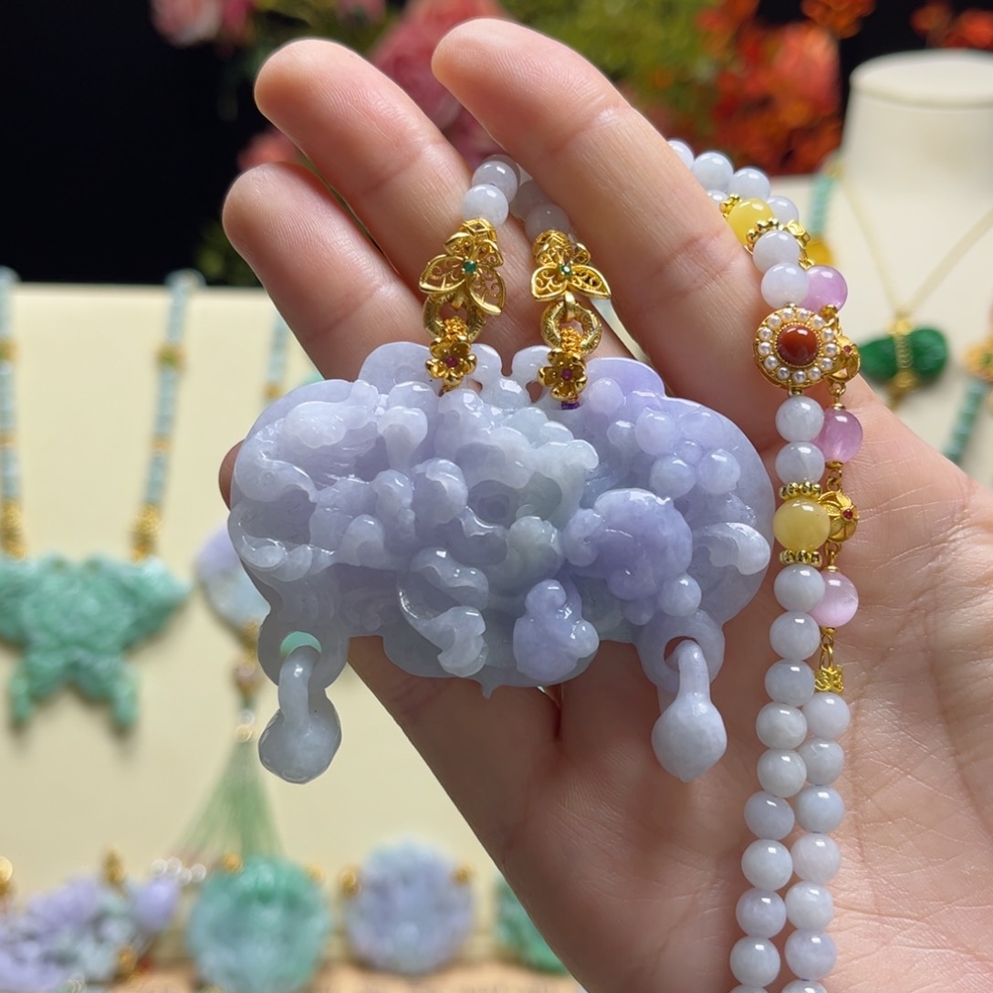 翡翠颈饰未镶嵌紫