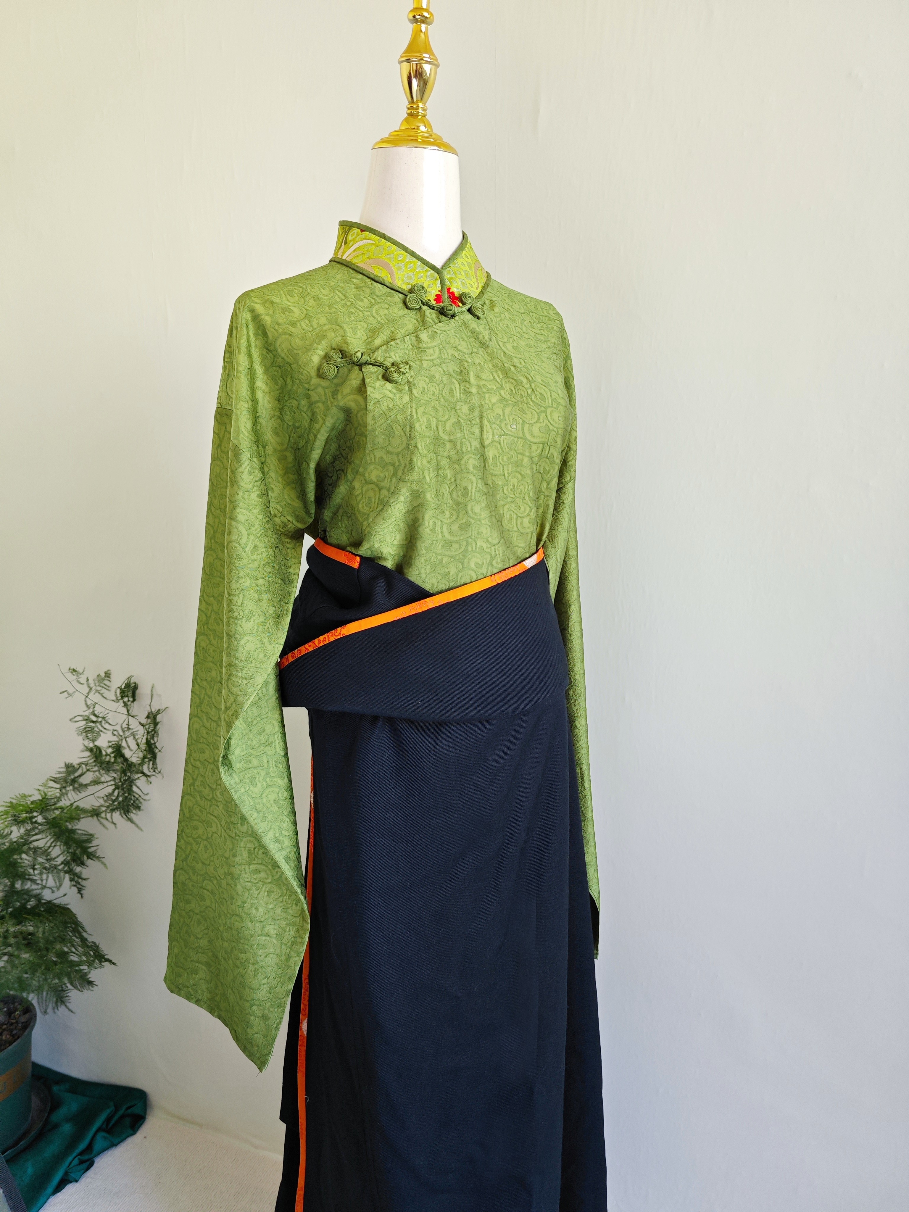 ［九色］藏式立领衬衫落肩大袖口锅庄舞服内搭外穿盘扣刺绣提花上衣