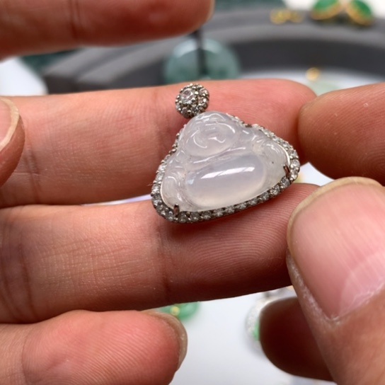 翡翠颈饰未镶嵌翡翠