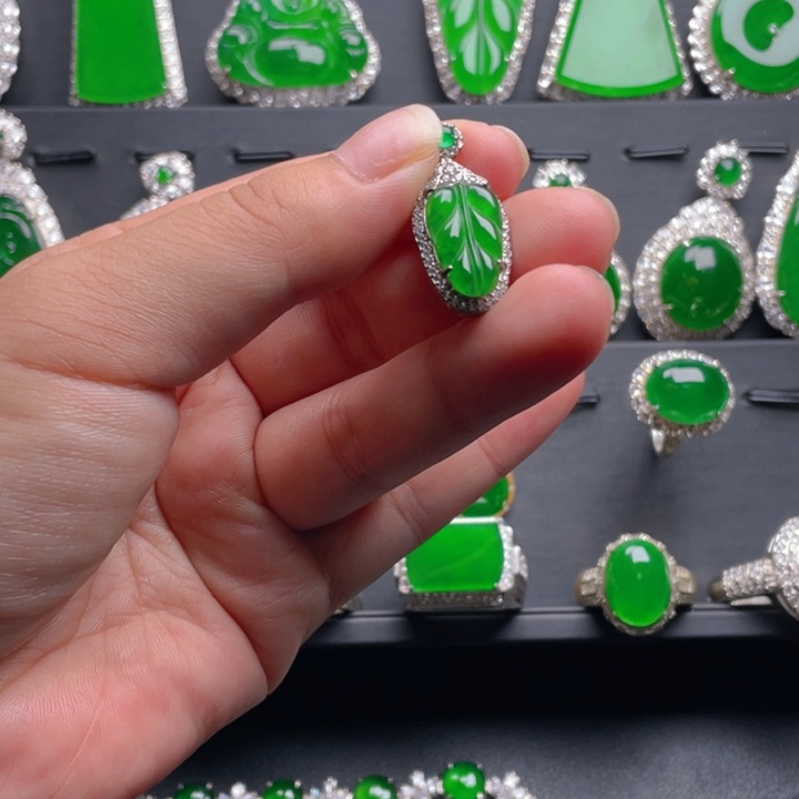 翡翠颈饰未镶嵌翡翠吊坠